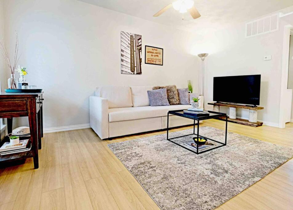 Dwell By Design & Arboretum Tickets Included Appartamento *