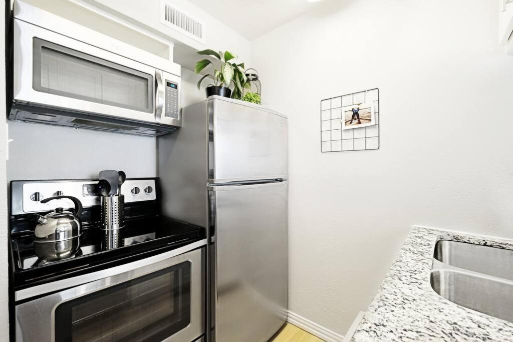 Dwell By Design & Arboretum Tickets Included Appartamento