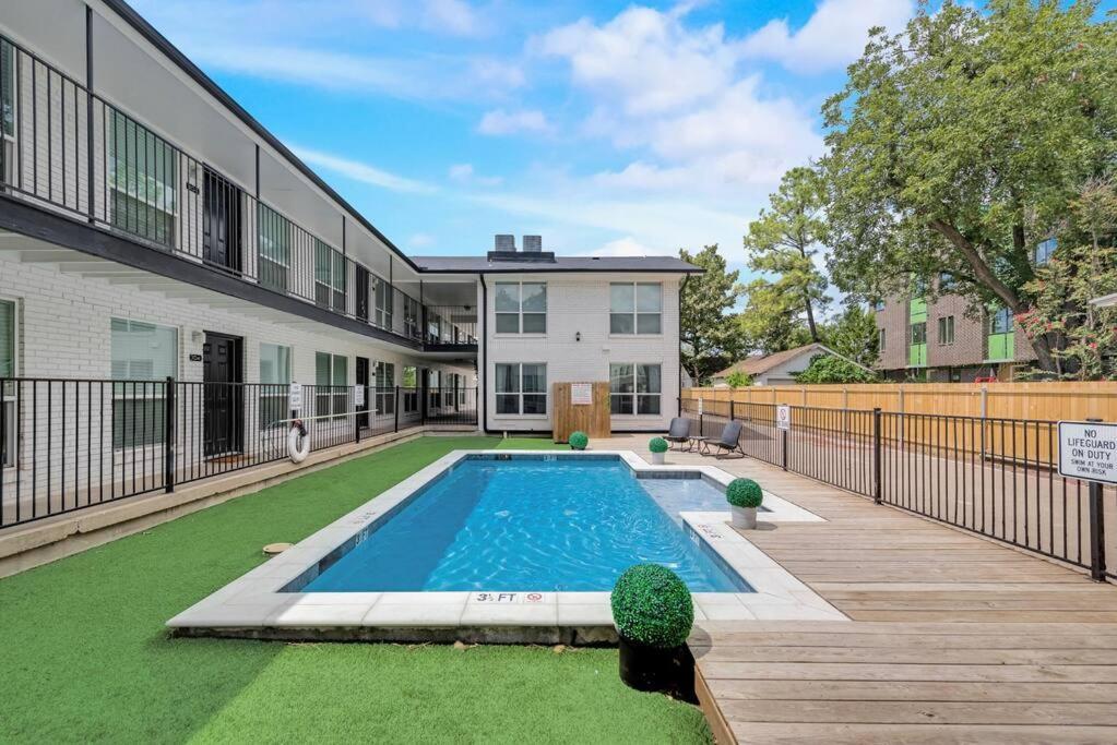 Appartamento Dwell By Design & Arboretum Tickets Included *
